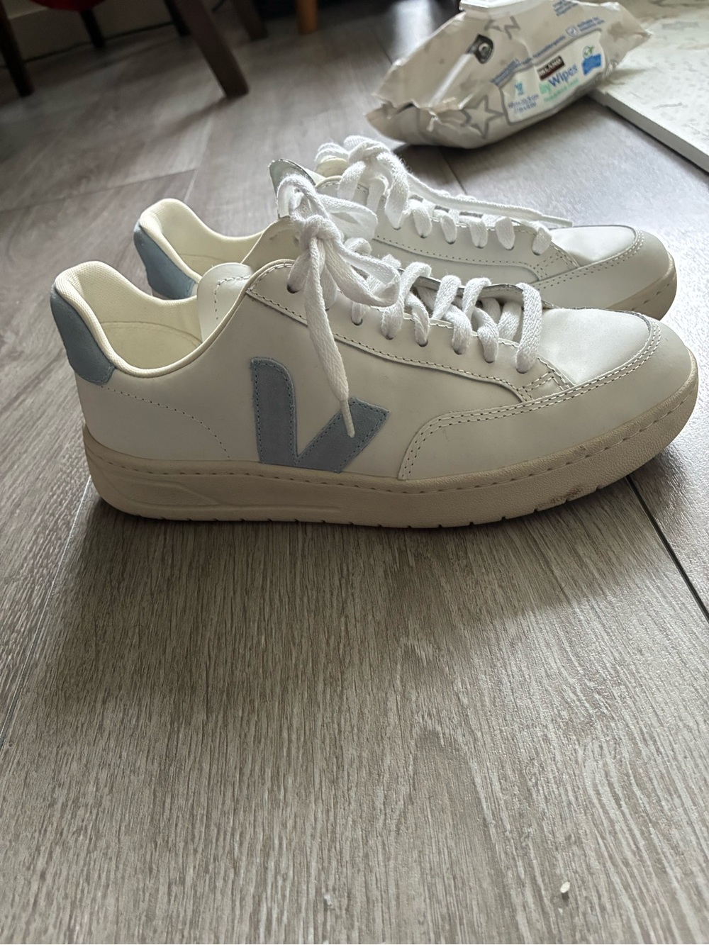 Brand New! Veja V-12 leather Sneakers with Pale Blue Logo EU 39